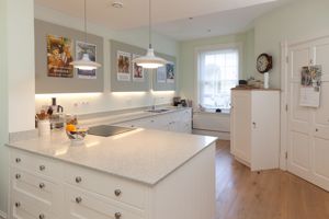 Kitchen (2)- click for photo gallery